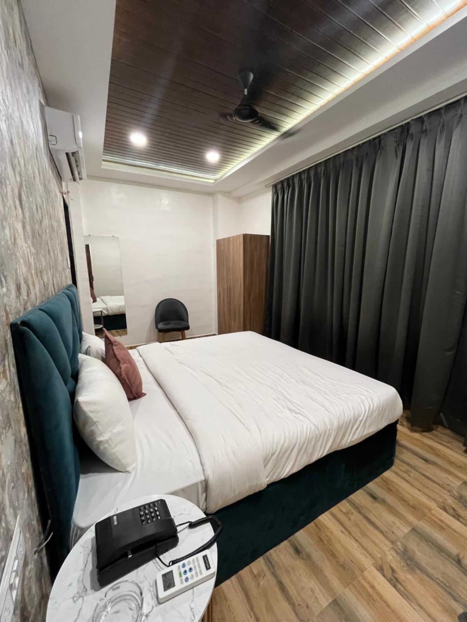 Hotel Vedicvista Indore Exterior photo
